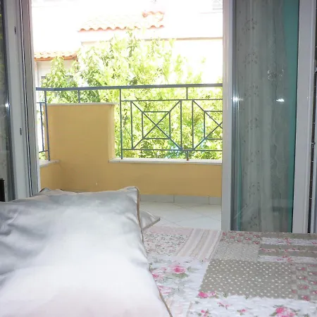 Maria's Beach House בית נופש *