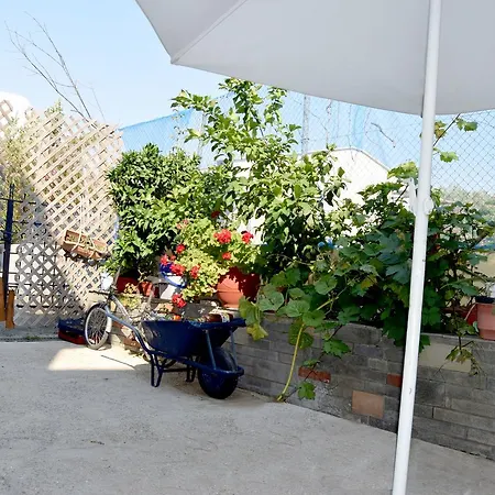 Maria's Beach House בית נופש